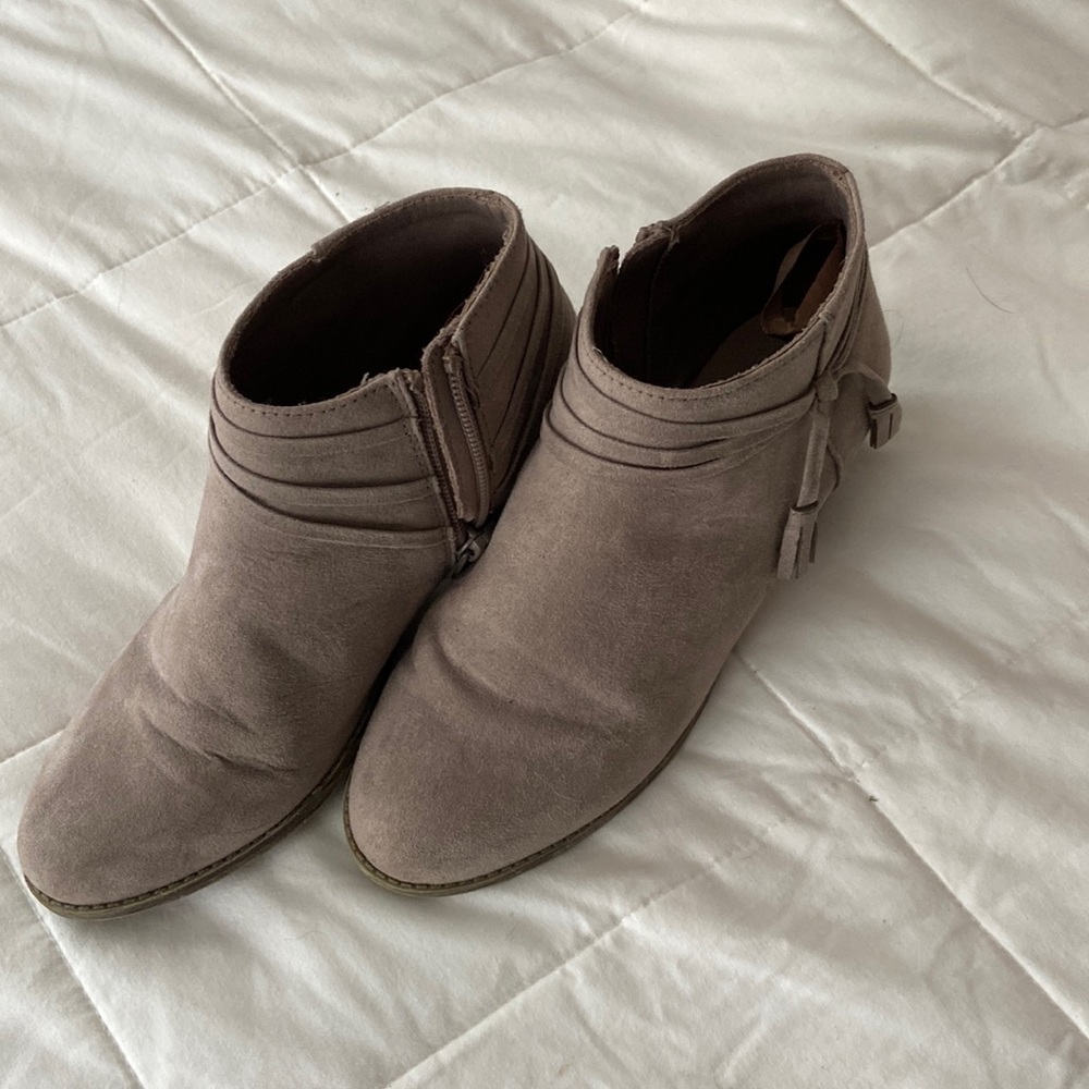 SUPER CHIC AND STYLISH BOOTS